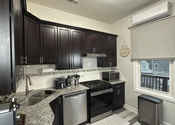 Stylish 2bedroom W Games & Free Parking